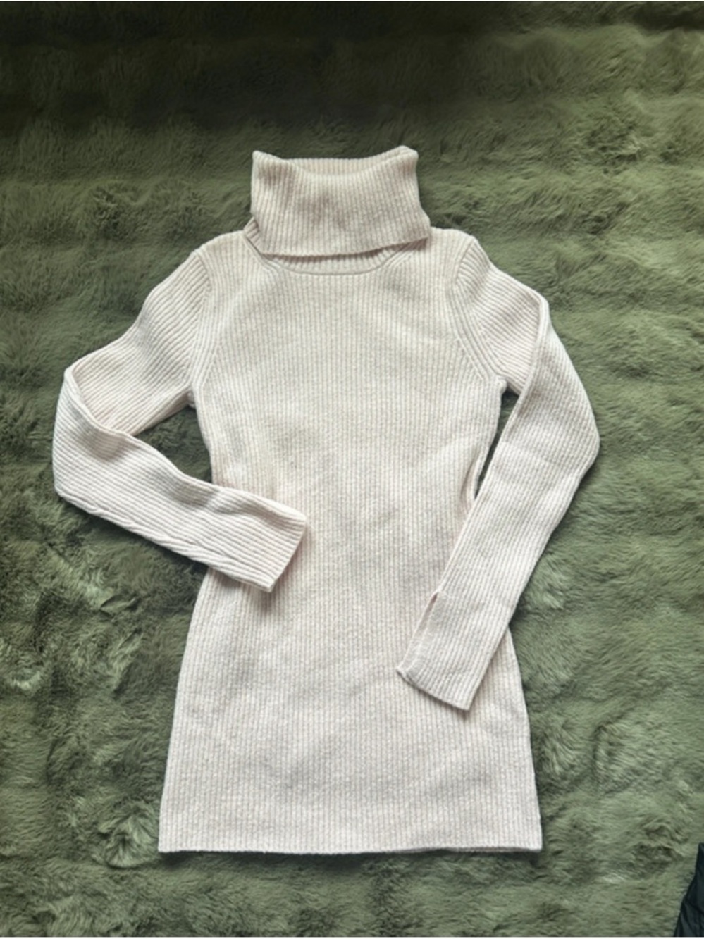 Ribbed Turtleneck Merino Wool Sweater in Rose